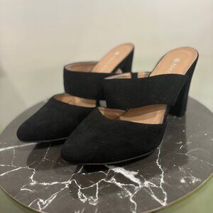 Black Velvet heels. 10W